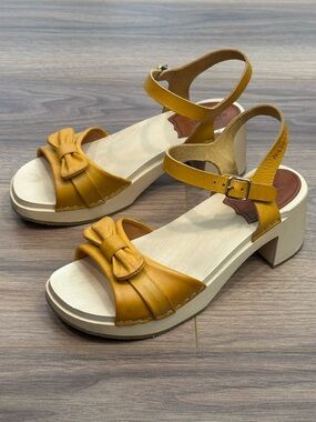 NEW Swedish Hasbeens Bow Open Toe Sandal in Yellow Size 39 / US 9